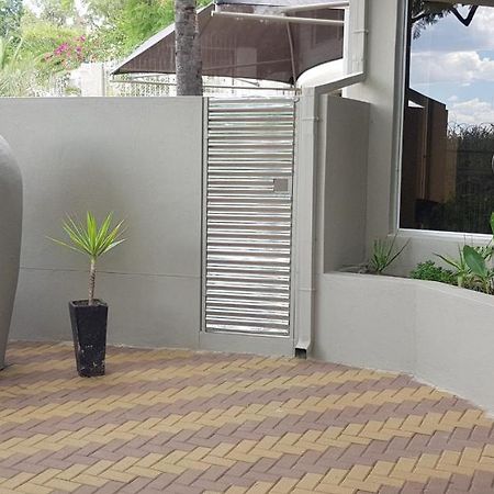 Feather Self Catering Accommodation Windhoek Exteriör bild