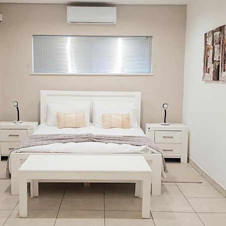 Feather Self Catering Accommodation Windhoek Exteriör bild