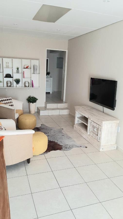 Feather Self Catering Accommodation Windhoek Exteriör bild