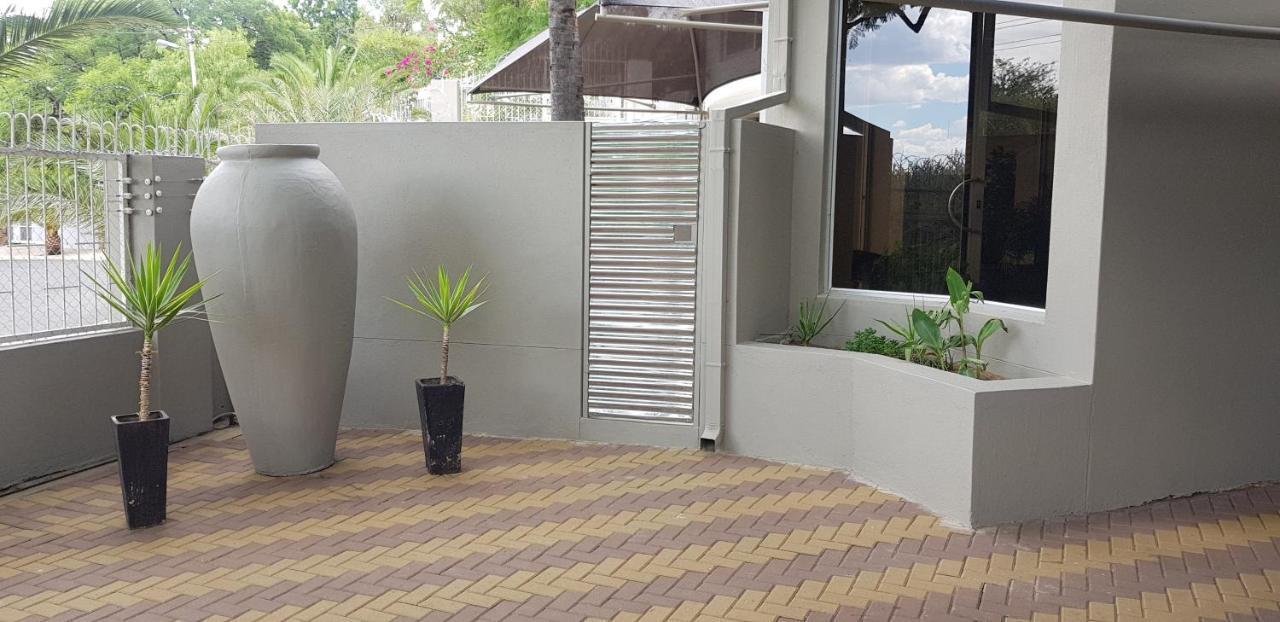 Feather Self Catering Accommodation Windhoek Exteriör bild
