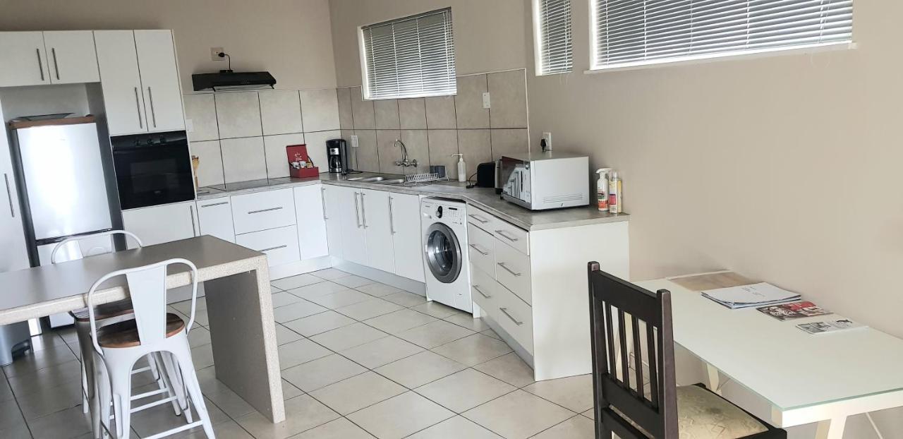 Feather Self Catering Accommodation Windhoek Exteriör bild